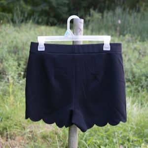 Scalloped Black Express Shorts M